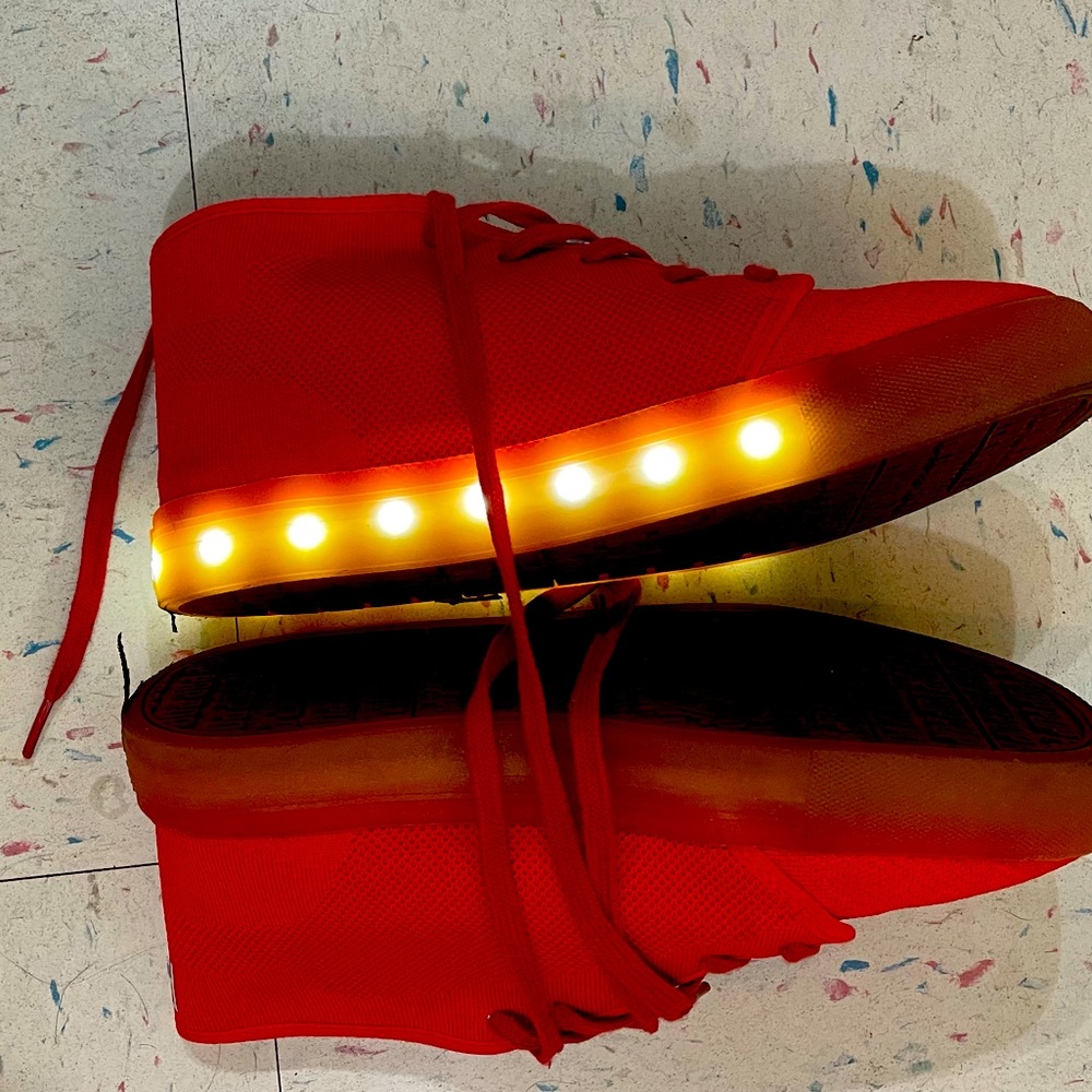 POP SHOES w/LIGHT UP SOLES-ORANGE- SIZE 9